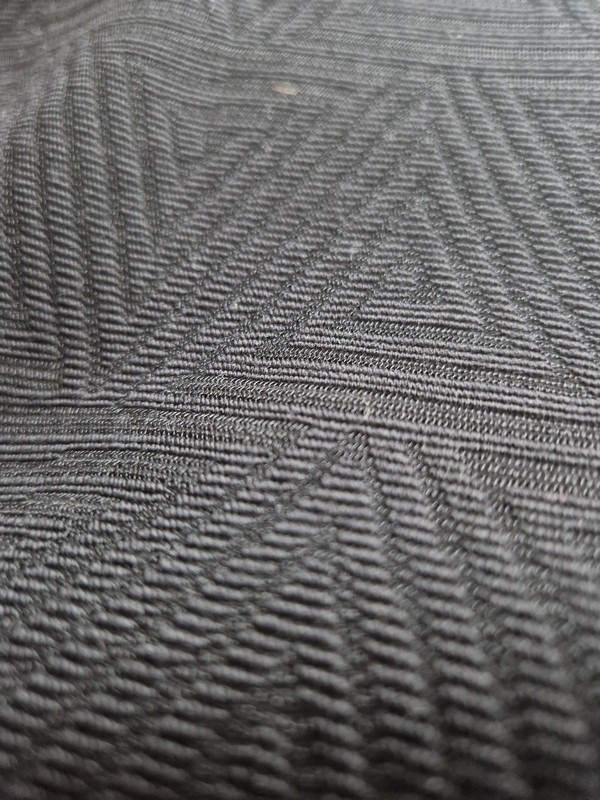 Kurtka bomberka, że złotym zamkiem.