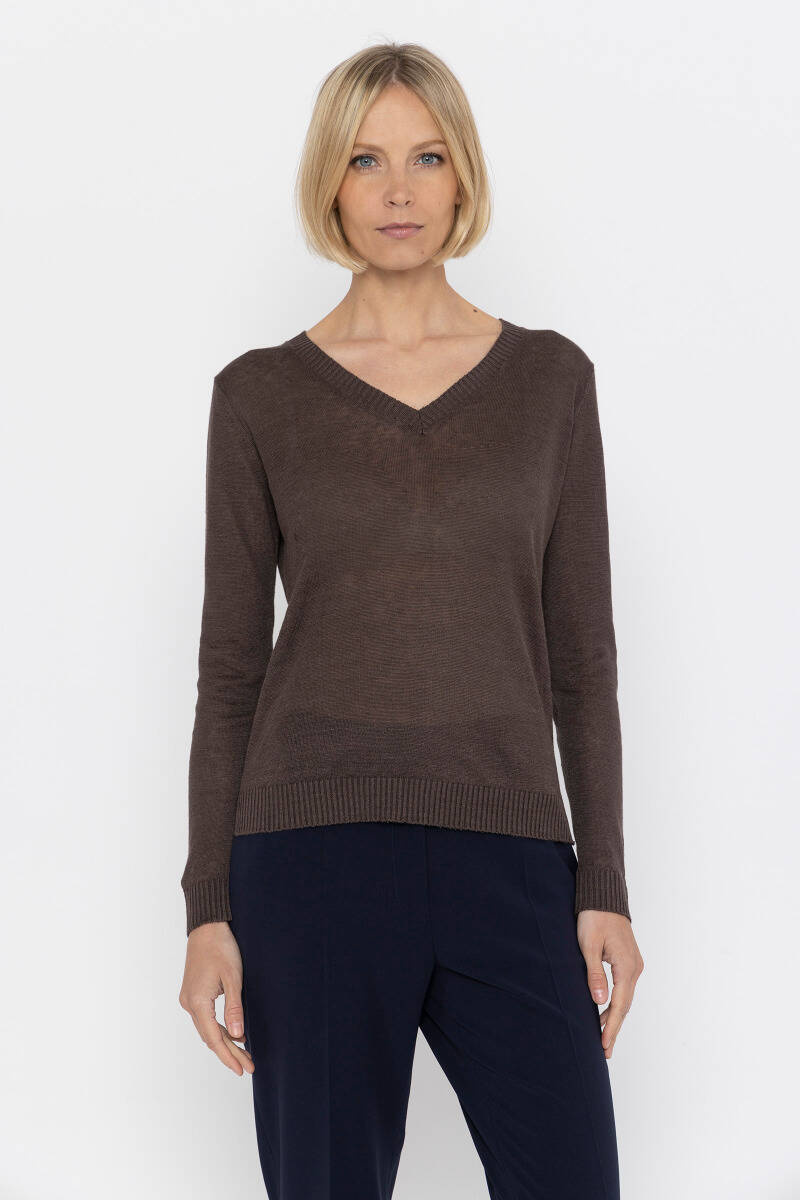 Klasyczny brązowy sweter z dekoltem w V