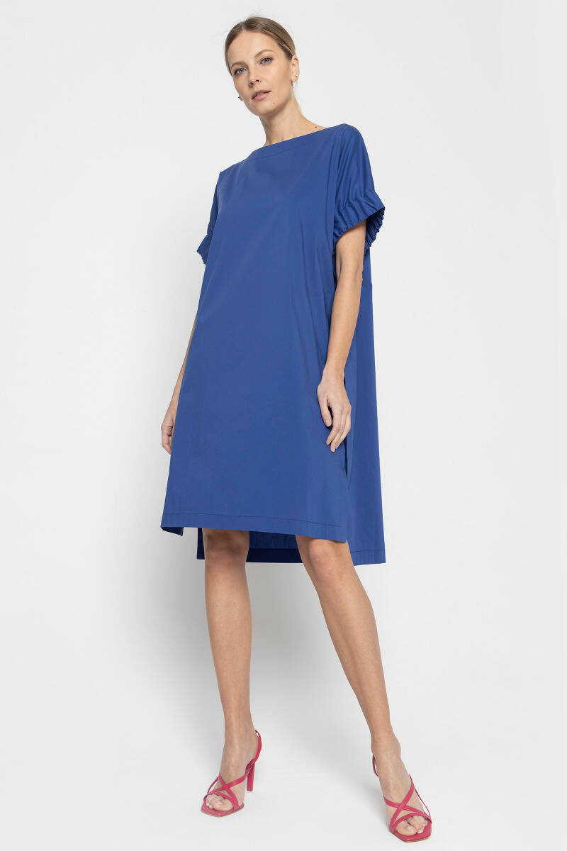 Kobaltowa sukienka z wydłużanym tyłem