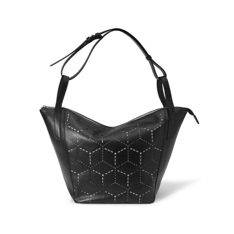 Czarna duża torba z ażurowym wzorem