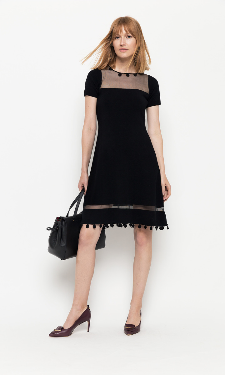 Czarna, wełniana sukienka z krótkimi rękawami i transparentnymi wstawkami