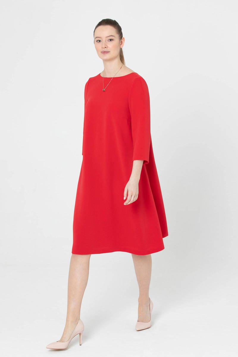 Czerwona sukienka w kształcie litery „A”, rękaw prosty, długość ¾, z tyłu dekolt w szpic