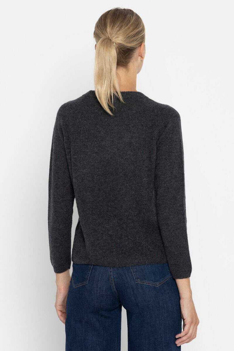 Klasyczny, kaszmirowy sweterek w szarym melanżowym kolorze