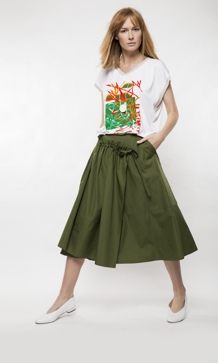 Obszerna, zielona spódnica midi z asymetrycznym marszczeniem