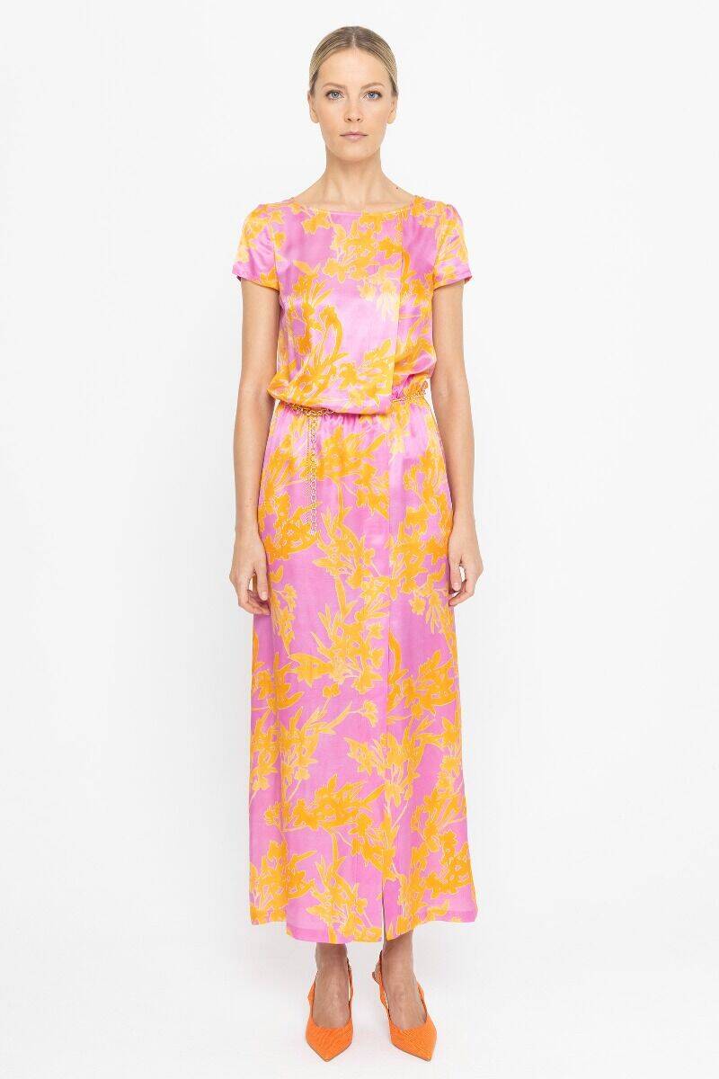 Różowa sukienka w orientalny print