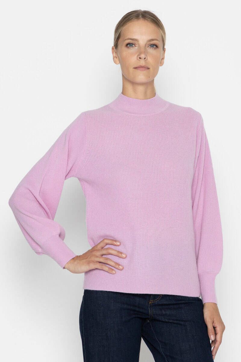 Sweter z "pompowanym" rękawem w kolorze jasnego fioletu