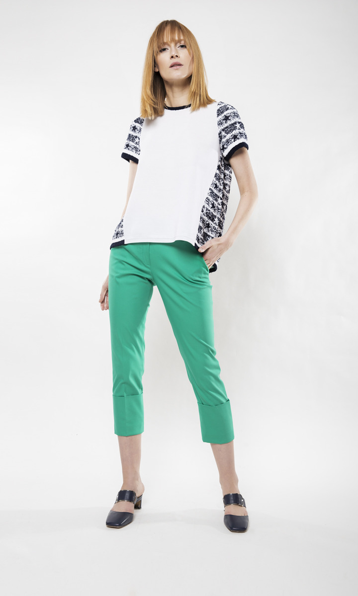 Zielone spodnie o długości 3/4 z szerokimi mankietami