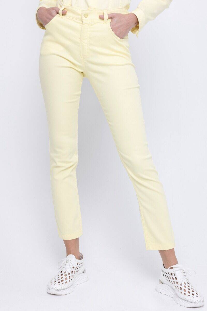 Żółte jeansy 